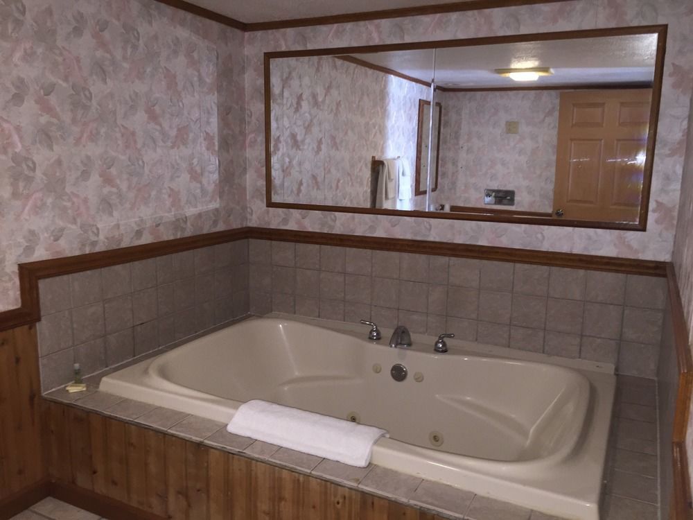 Starved Rock Motor Hotel